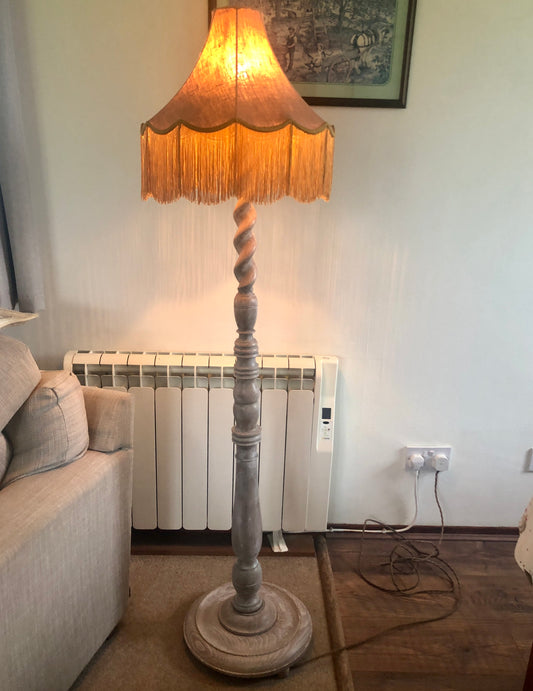FLOOR LAMP & PASHLEY SHADE WITH FRINGE