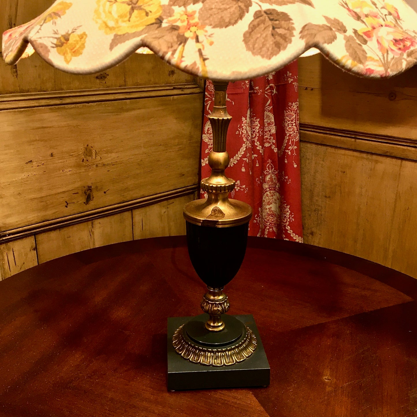 ORIGINAL GREEN URN TABLE LAMP & SHADE