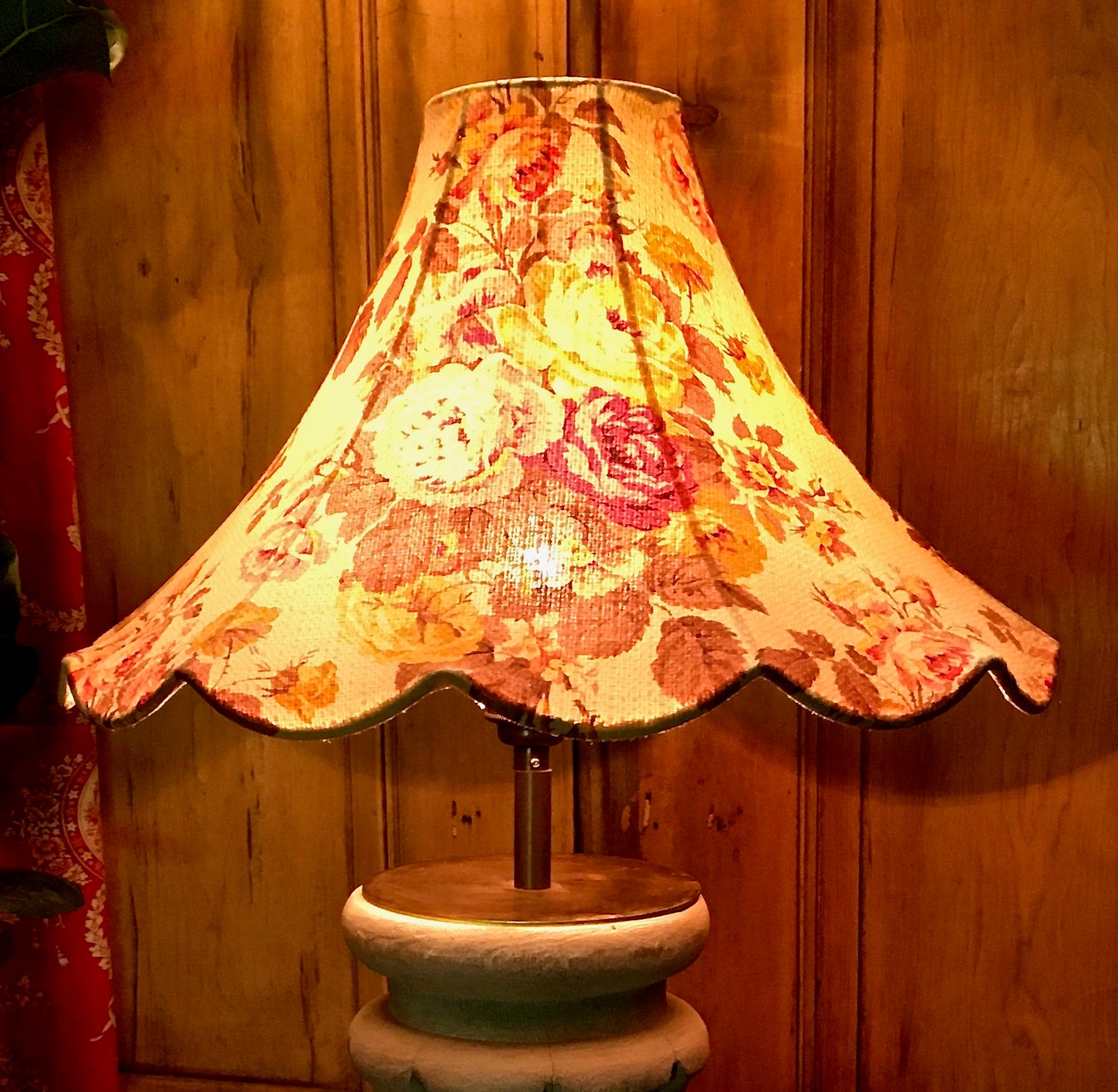 FLUTED MAHOGANY LAMP