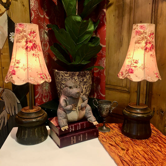 SMALL ANTIQUE COLUMN TABLE LAMP & SHADE