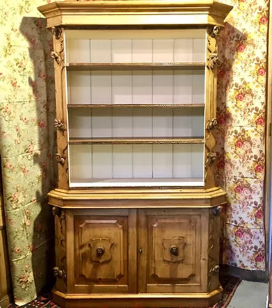 A UNIQUE & BEAUTIFUL ANTIQUE BOOKCASE