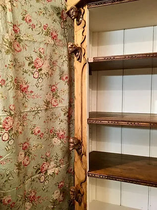 A UNIQUE & BEAUTIFUL ANTIQUE BOOKCASE