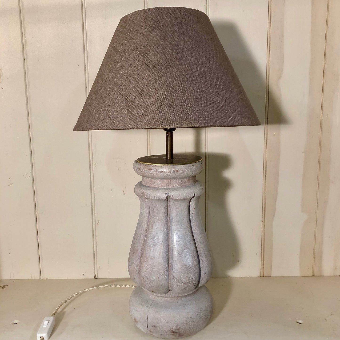 FLUTED MAHOGANY LAMP