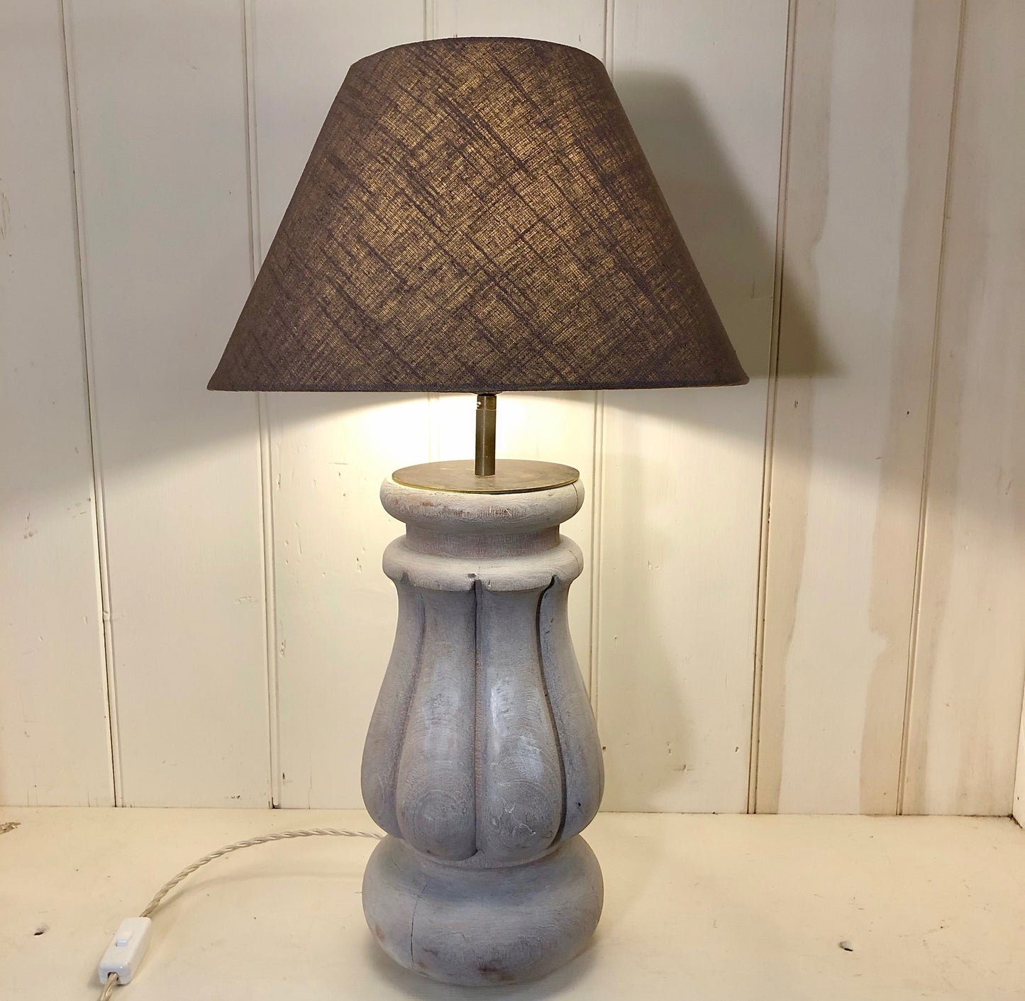 FLUTED MAHOGANY LAMP