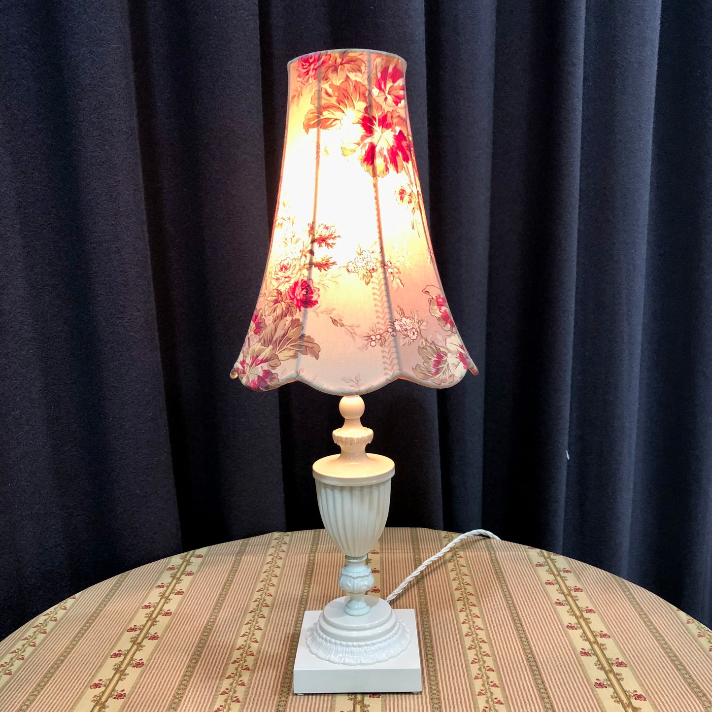 ANTIQUE TABLE LAMP WITH SHADE