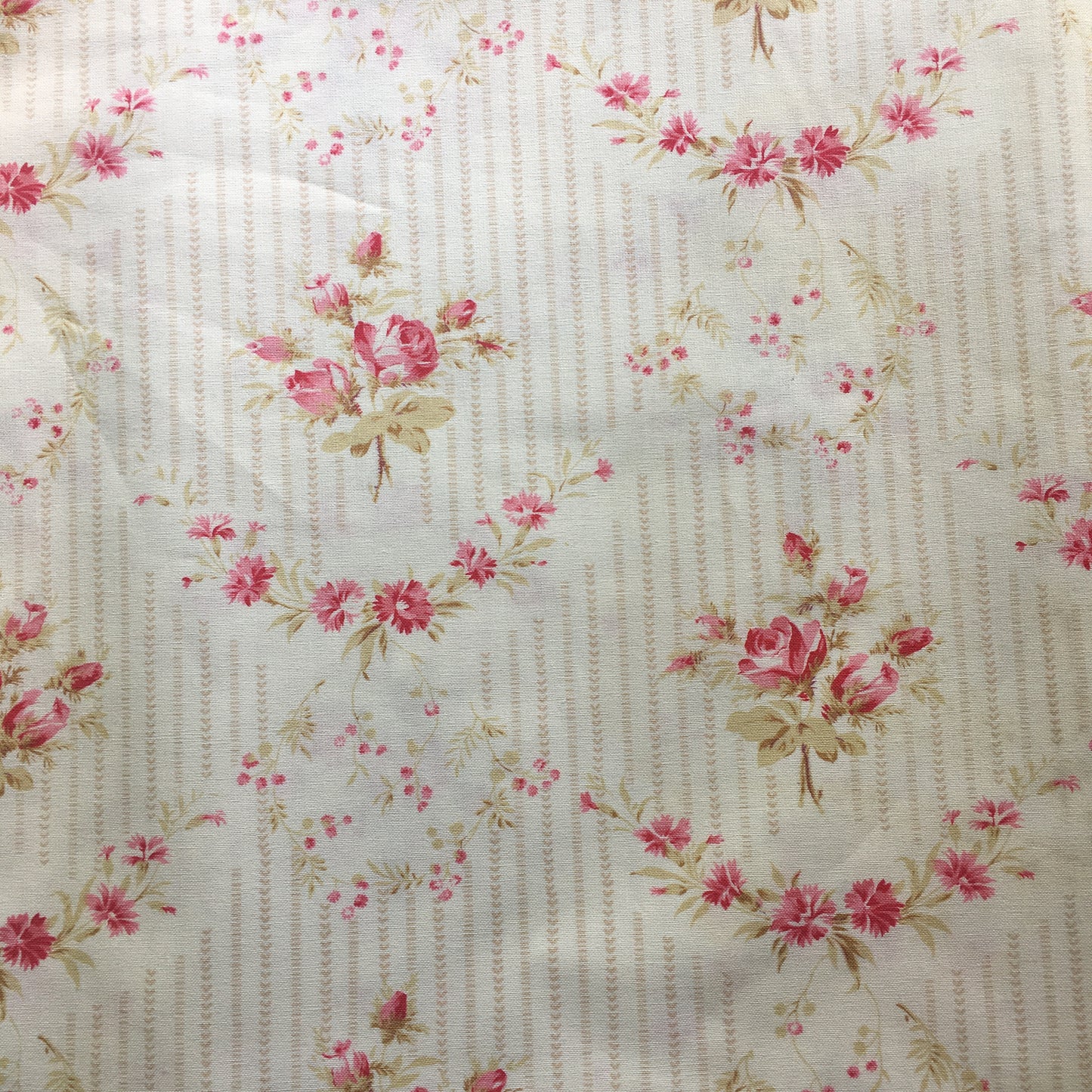 VINTAGE FABRIC - WELLINGTON ROSE